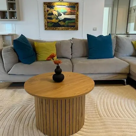 Apartment Leos